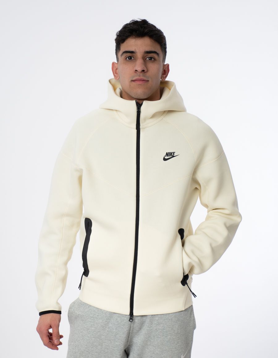 NIKE   Tech Fleece Windrunner FB7921